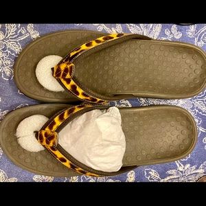 VIONIC Tide II Leopard Flip Flop Thong Sandal